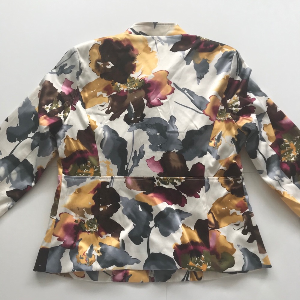 Blazer - Picture 3 of 4